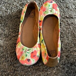 Lucky Brand Flower Flats!
